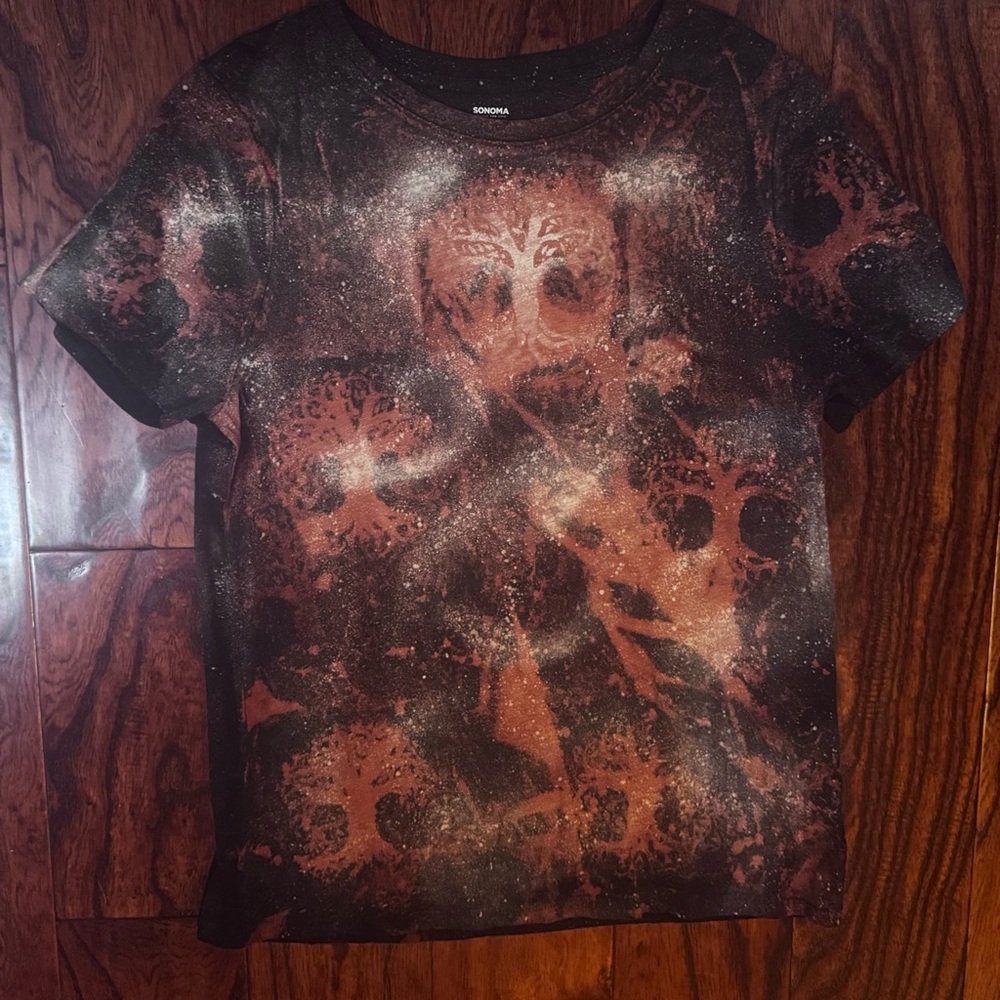Unique Red and Black Graphic T-Shirt